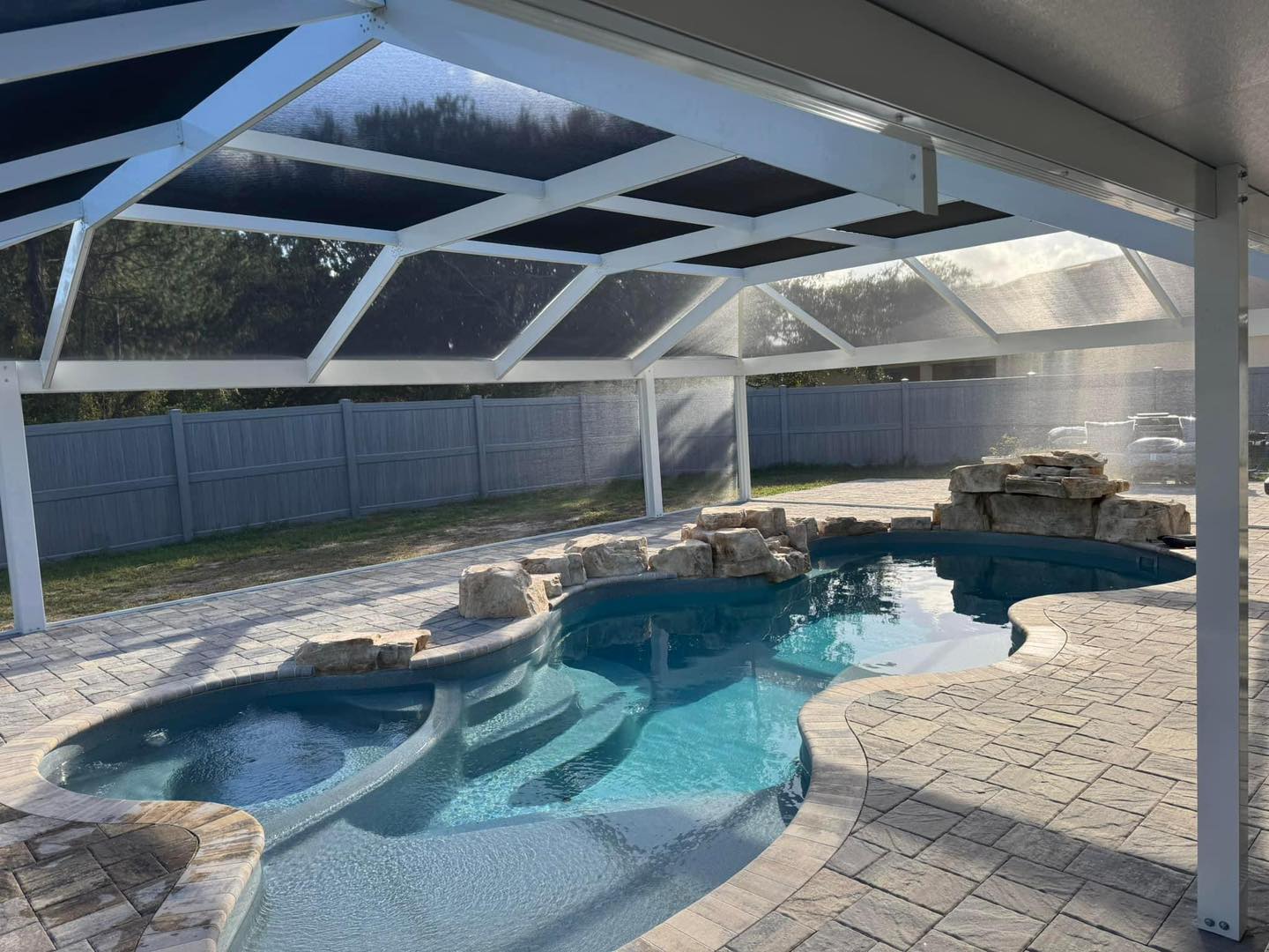 Sunshelf under a screen plus decking